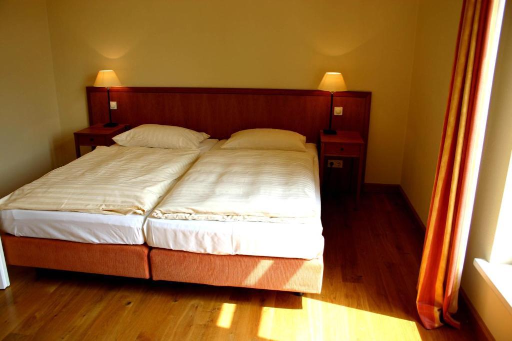 Malteser Kommende Engelskirchen Zimmer foto