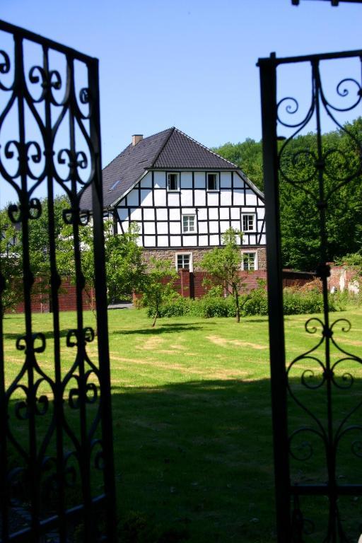 Malteser Kommende Engelskirchen Exterior foto